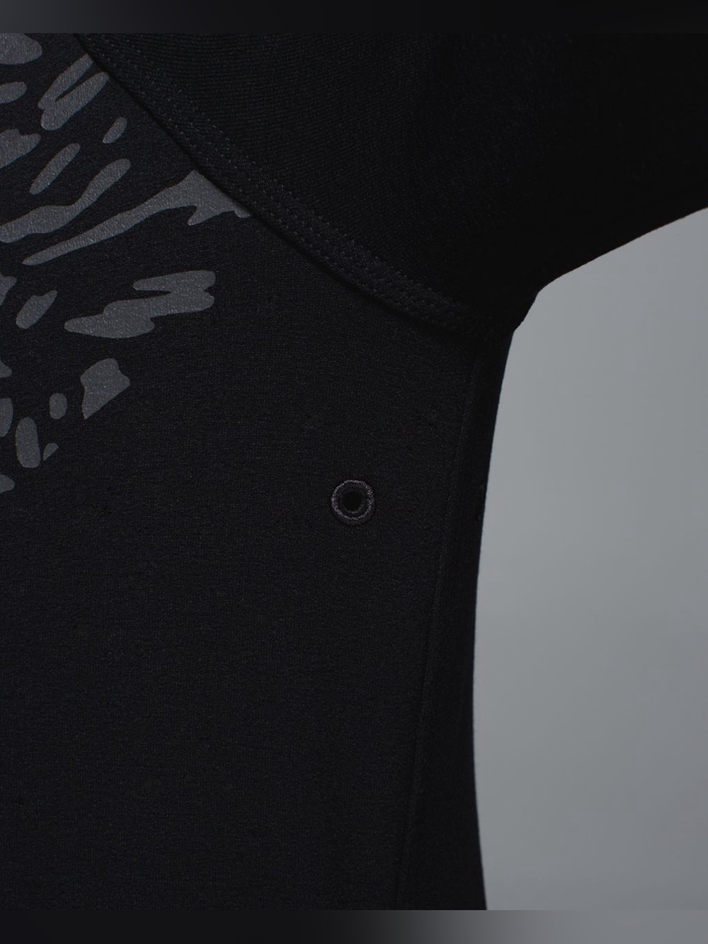 REFLECTIVE Lululemon Snapshot Crew Black Polartec Sweatshirt 8 Medium Cheetah - Picture 6 of 8